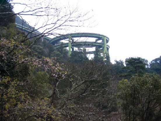 天城荘 大滝温泉 上を通る ループ橋